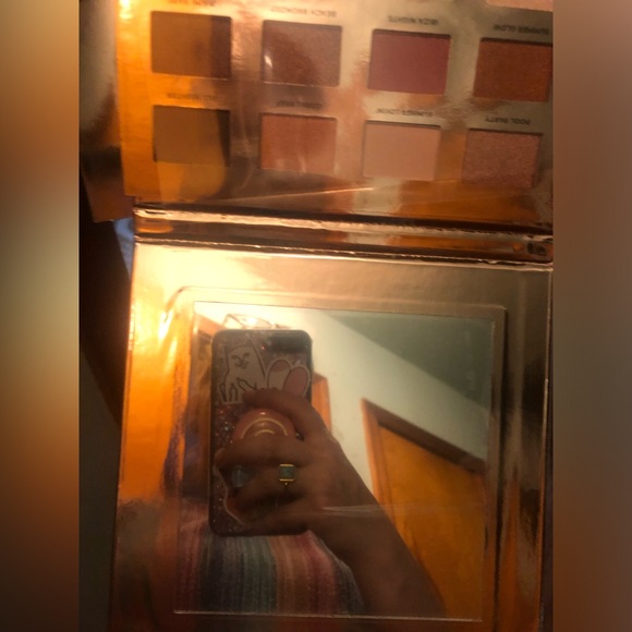 Brand new never used eyeshadow palette - Picture 4 of 5